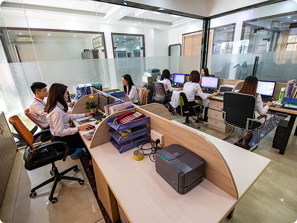 SAIDAH Основные продукты ухода за младенцем на дисплее